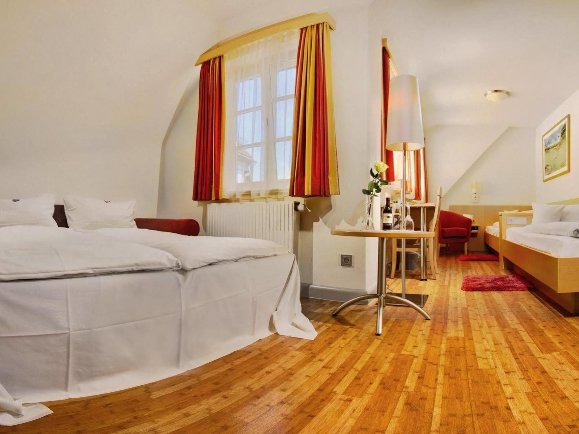 Hotel Gasthof Zum Ochsen 에힌겐 외부 사진