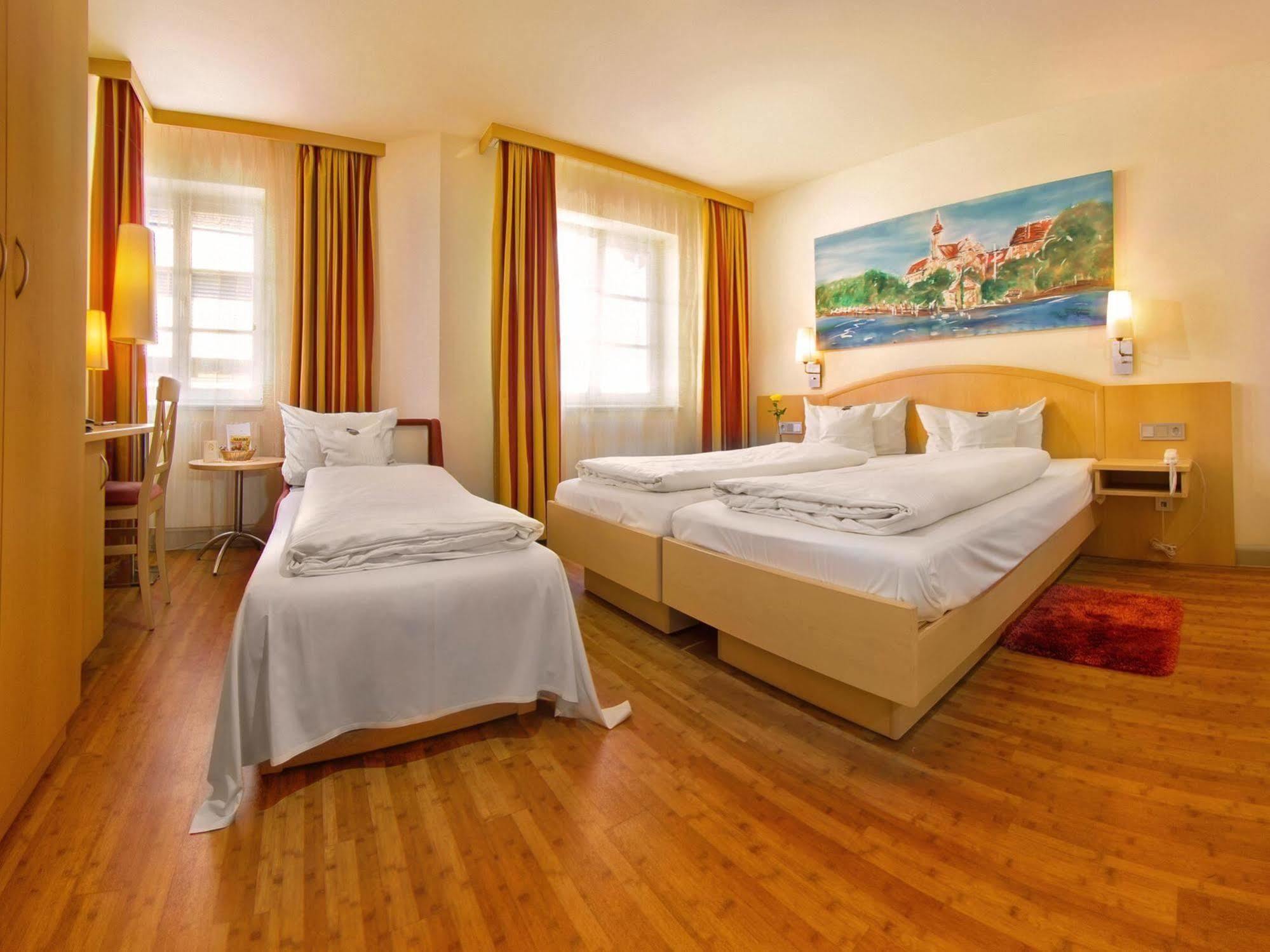Hotel Gasthof Zum Ochsen 에힌겐 외부 사진